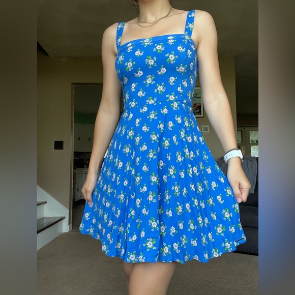 Abercrombie and Fitch Blue Floral Dress NWT Size Medium - Picture 1 of 7